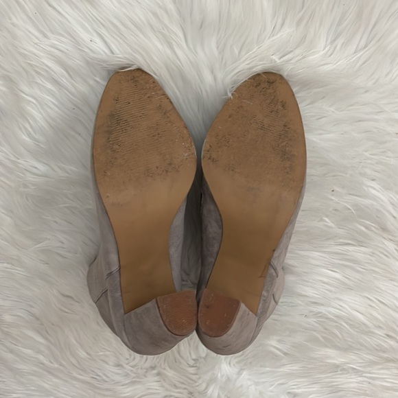 STEVE MADDEN | Glorius Bootie | Taupe Suede |Size 10 - Picture 4 of 9